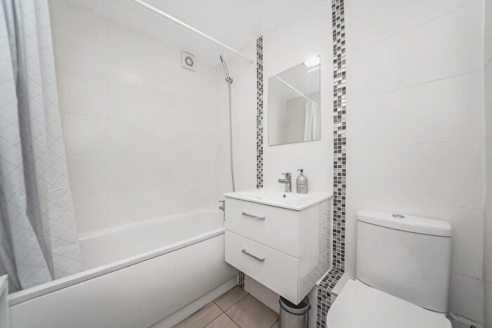 1 Bedroom Flat To Rent In Viking Place, Seymour Road, London, E10
