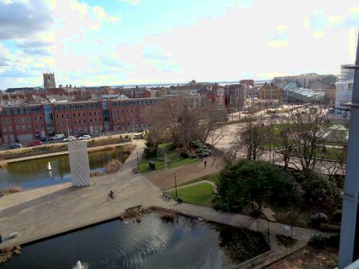 2 Bedroom Flat To Rent In Queens Court, Queens Dock Avenue, Hull, HU1