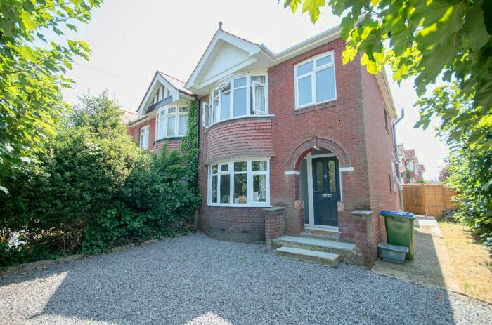 3 Bedroom Semi-Detached House To Rent In Obelisk Road, Woolston, Southampton, SO19
