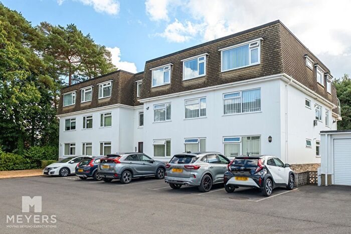 3 Bedroom Flat For Sale In Gorselands Court, Ferndown, BH22
