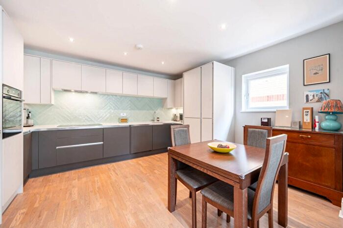 4 Bedroom Flat For Sale In Chatsworth Road, Mapesbury Estate, London, NW2