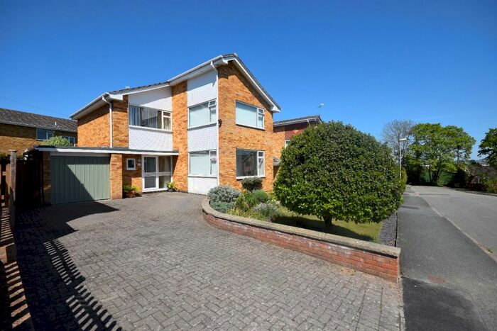 4 Bedroom Detached House For Sale In Yorke Avenue, Marchwiel, LL13