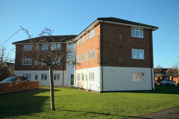 2 Bedroom Flat To Rent In Garrick Close, Staines, TW18