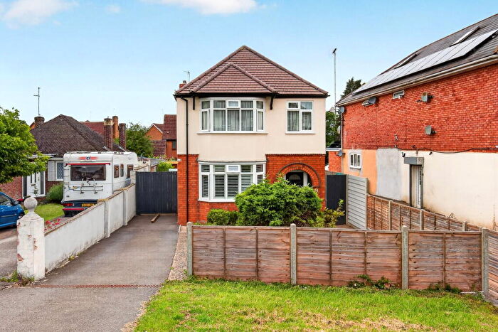 3 Bedroom Detached House For Sale In Bradwell Road, Bradville, Milton Keynes, MK13