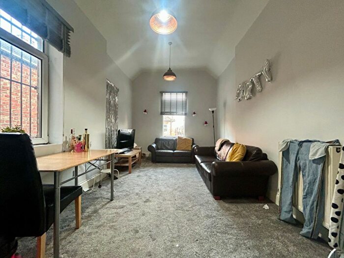 5 Bedroom Maisonette To Rent In Heaton Road, Heaton, Newcastle Upon Tyne, NE6