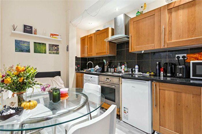 3 Bedroom Flat To Rent In Hazellville Road, Archway, N19