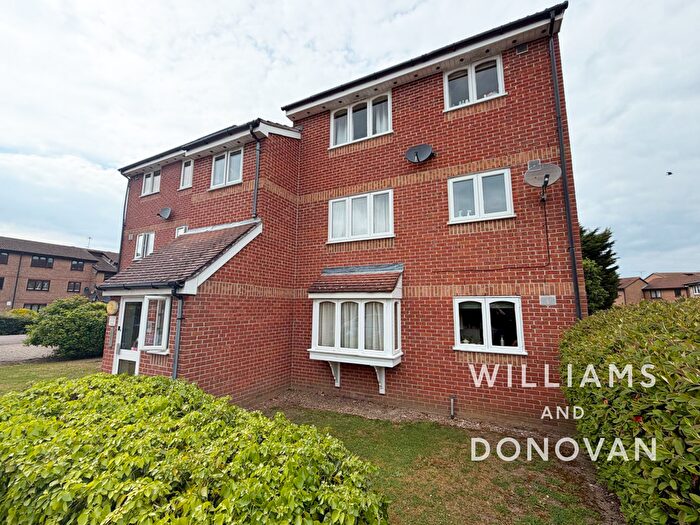 1 Bedroom Flat To Rent In Sandon Close, Rochford, SS4