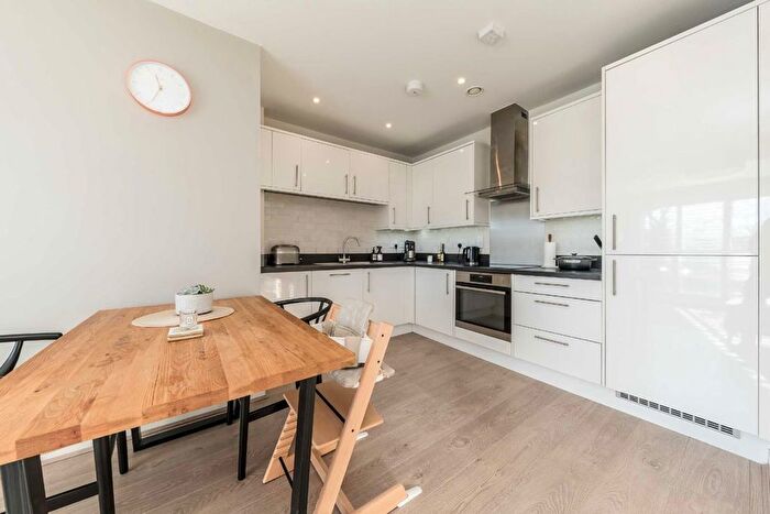 2 Bedroom Flat To Rent In Samuelson Place, Isleworth, TW7 - Photo 3