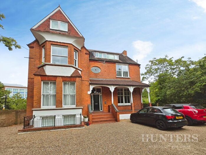 2 Bedroom Duplex For Sale In North Street, Carshalton, SM5