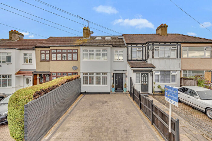 4 Bedroom Terraced House For Sale In Riversdale Road, Collier Row, RM5