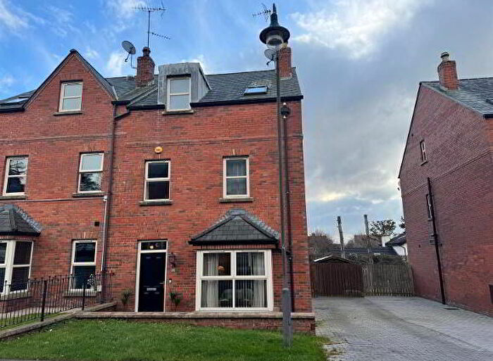 4 Bedroom Semi-Detached House For Sale In Greenhaw Manor, Derry, BT48