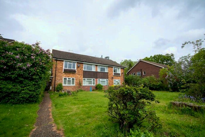 2 Bedroom Maisonette To Rent In Abbey Close, Pinner, HA5