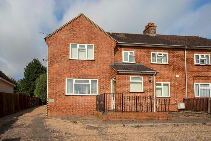 2 Bedroom Flat To Rent In Field Way, Wigginton, HP23