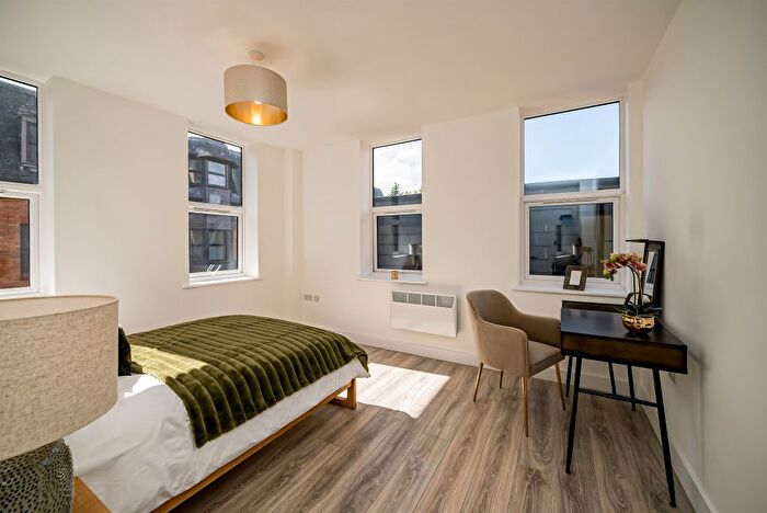 2 Bedroom Flat For Sale In Elm House, The Grove, Slough, SL1