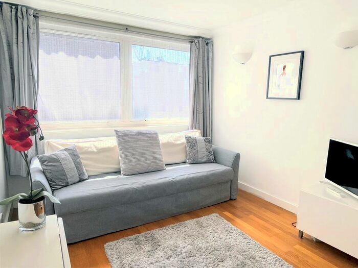 1 Bedroom Flat For Sale In Fitzroy Street, London, W1T