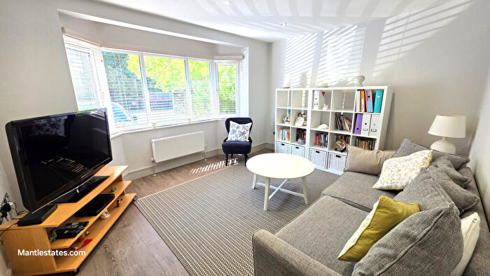 2 Bedroom Flat For Sale In Church Hill Road, EN4