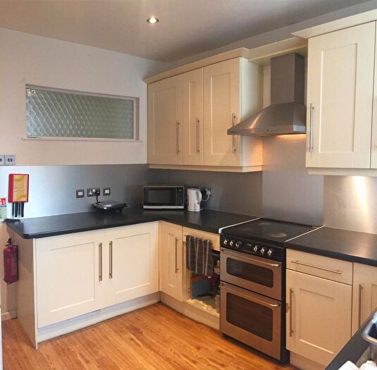 6 Bedroom House To Rent In Britannia Road North, Southsea, PO5