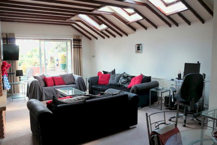 3 Bedroom Flat To Rent In Main Street, Tiddington, Stratford-Upon-Avon, Warwickshire CV37