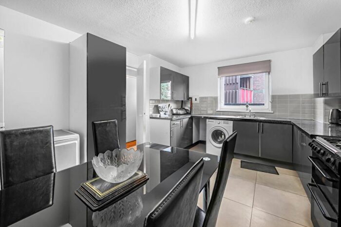 4 Bedroom Maisonette For Sale In Millender Walk, South Bermondsey, SE16