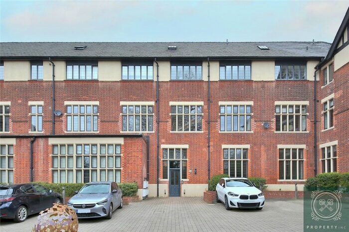 3 Bedroom Flat To Rent In Courtyard House, London, NW7