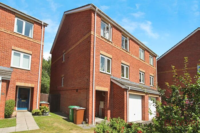 4 Bedroom Semi-Detached House To Rent In Marvyn Close, Basford, Nottingham, NG6
