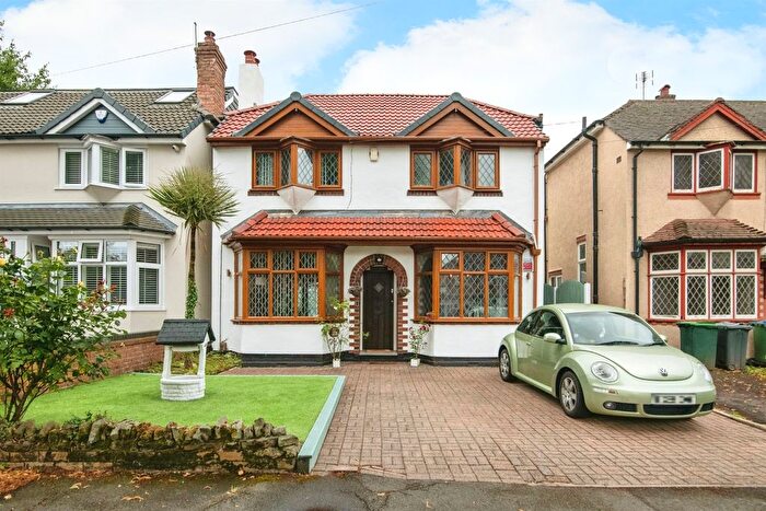 3 Bedroom Detached House For Sale In Kiniths Way, West Bromwich, B71