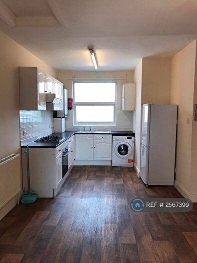 2 Bedroom Flat To Rent In Stoke Newington Road, London, N16