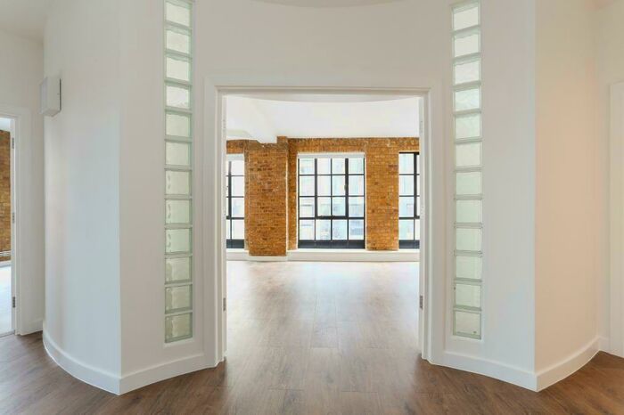 3 Bedroom Apartment To Rent In Springfield House, Dalston London, E8