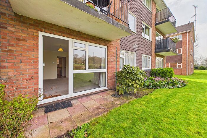 2 Bedroom Flat To Rent In Liebenrood Road, Reading, Berkshire, RG30