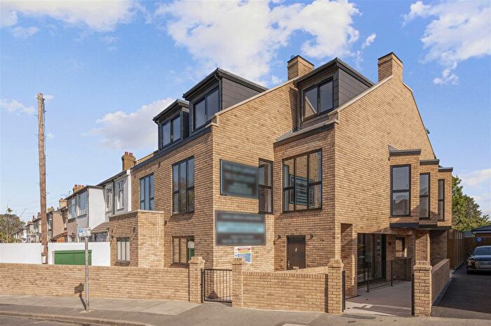 1 Bedroom Flat To Rent In Hazelwood Avenue, Morden, SM4