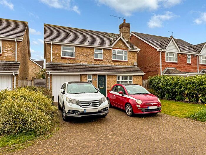 4 Bedroom Detached House For Sale In May Close, Climping, Littlehampton, BN17