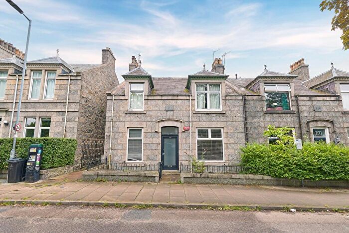 3 Bedroom Flat To Rent In Leslie Terrace, Aberdeen, Aberdeenshire, AB25