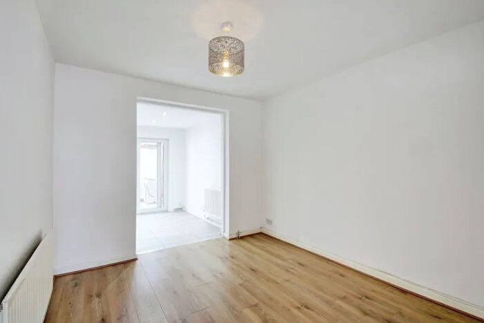 4 Bedroom Terraced House To Rent In Riverside Road, Luton, LU3