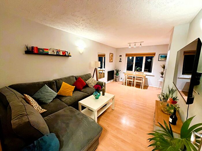 2 Bedroom Flat To Rent In St. Benedicts Close, Tooting, London, SW17