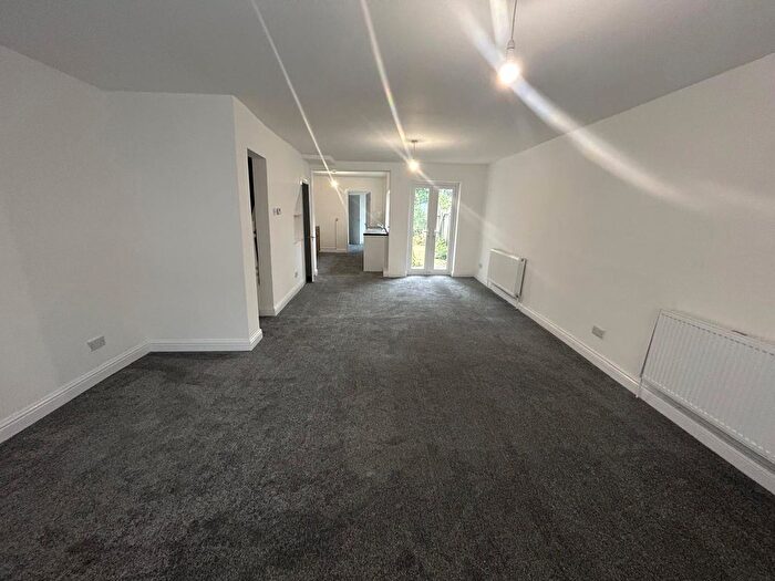 3 Bedroom Terraced House To Rent In Newbridge Road, City Centre, Hull, HU9