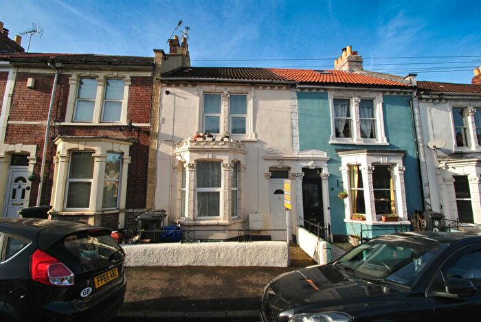 2 Bedroom Flat To Rent In Carlton Park, Bristol, BS5