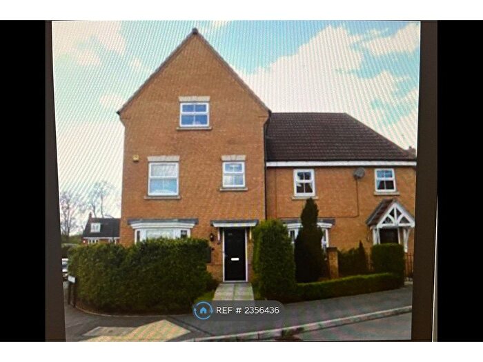 4 Bedroom Semi-Detached House To Rent In Crackthorne Drive, Rugby, CV23