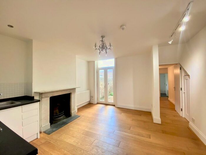 2 Bedroom Ground Flat To Rent In St Georges Terrace, Kemp Town, BN2