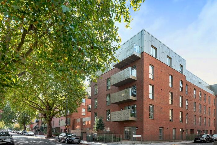 2 Bedroom Flat To Rent In Lomond Grove, London, SE5