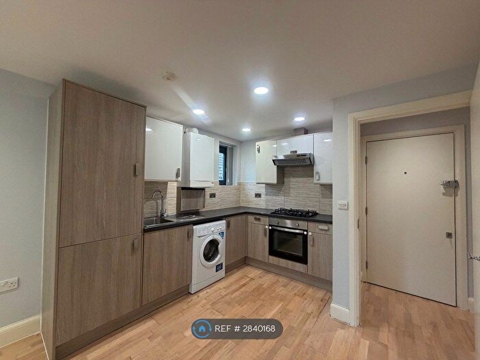 2 Bedroom Flat To Rent In Allenby House, Barnet, EN4