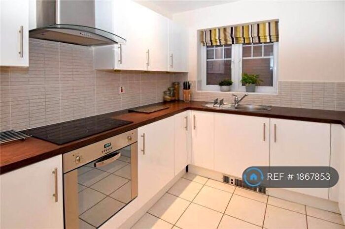 2 Bedroom Flat To Rent In Coppice Gate, Redditch, B97