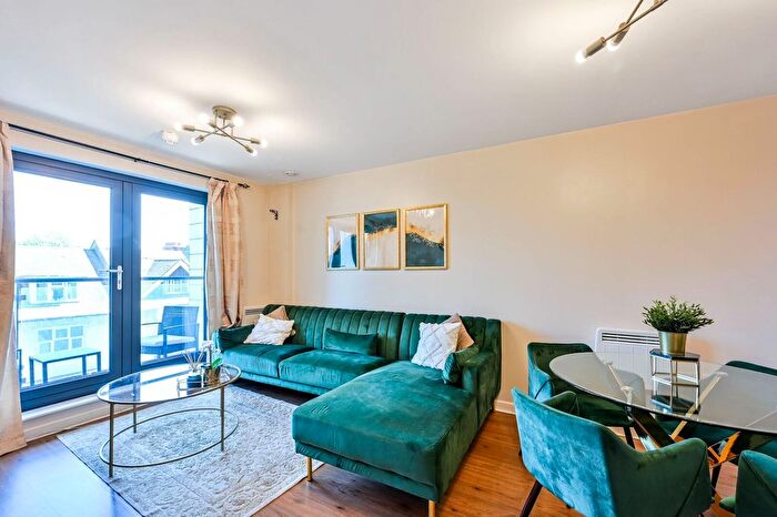 2 Bedroom Flat To Rent In Guildford Road, Woking, GU22
