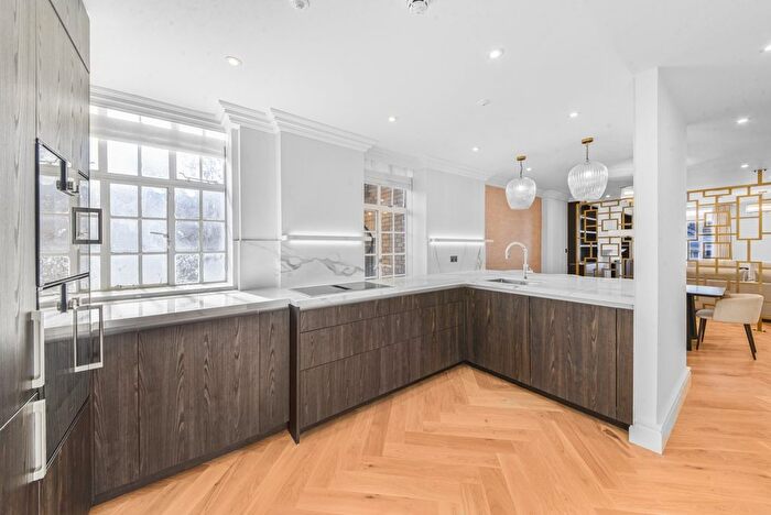 3 Bedroom Flat To Rent In Curzon Street, London, W1J