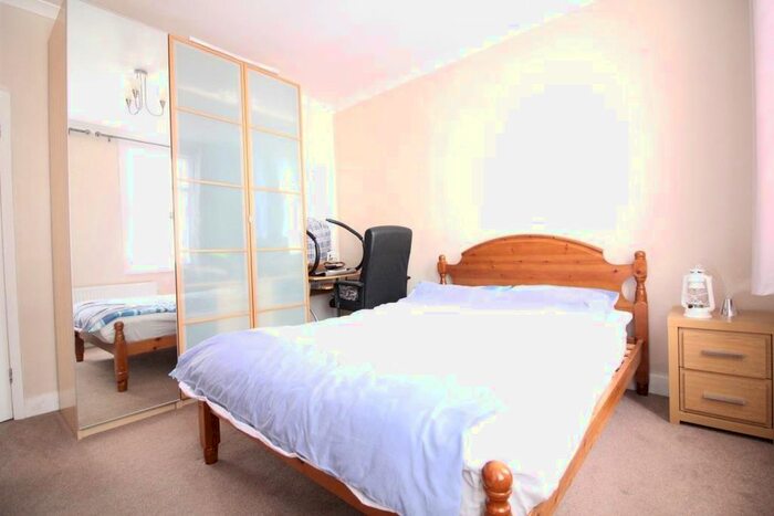 2 Bedroom Flat To Rent In Osborne Road, Hounslow, TW3