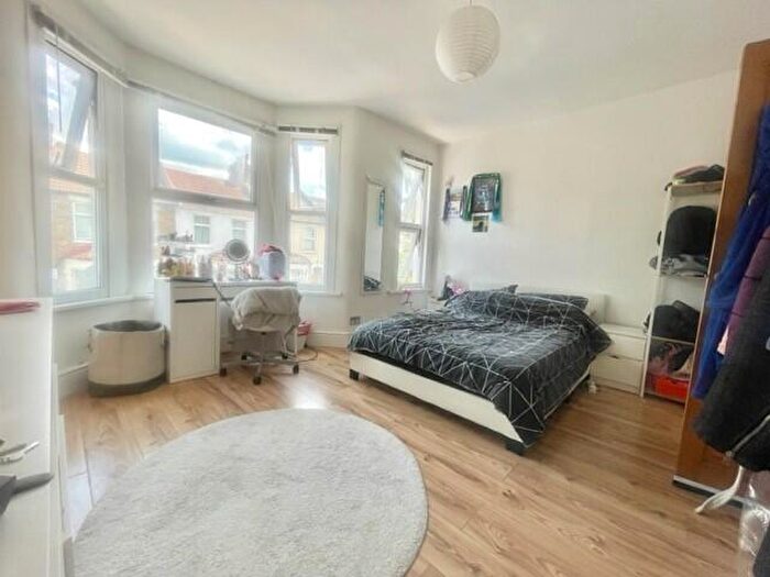 2 Bedroom Flat To Rent In Harcourt Road, E15