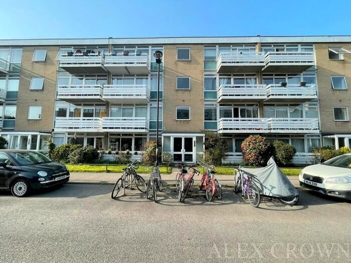 3 Bedroom Flat To Rent In Arbor Court, London, N16