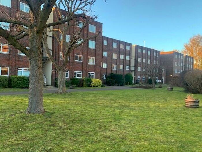 2 Bedroom Flat To Rent In Broadmeads, SG12