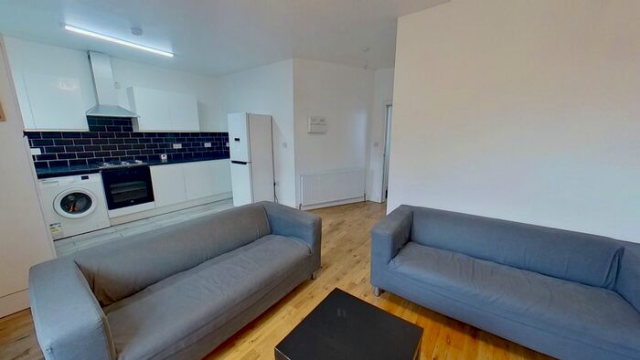 2 Bedroom Flat To Rent In Kelso Road, Hyde Park, Leeds, LS2