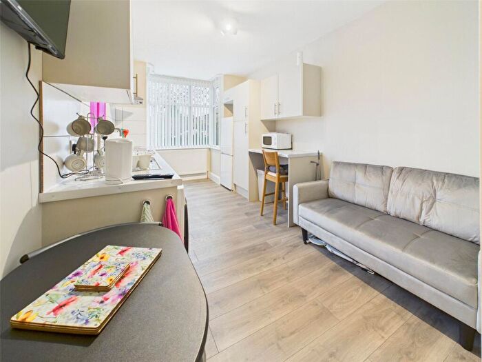 1 Bedroom Apartment To Rent In Midford Road, Bath, BA2