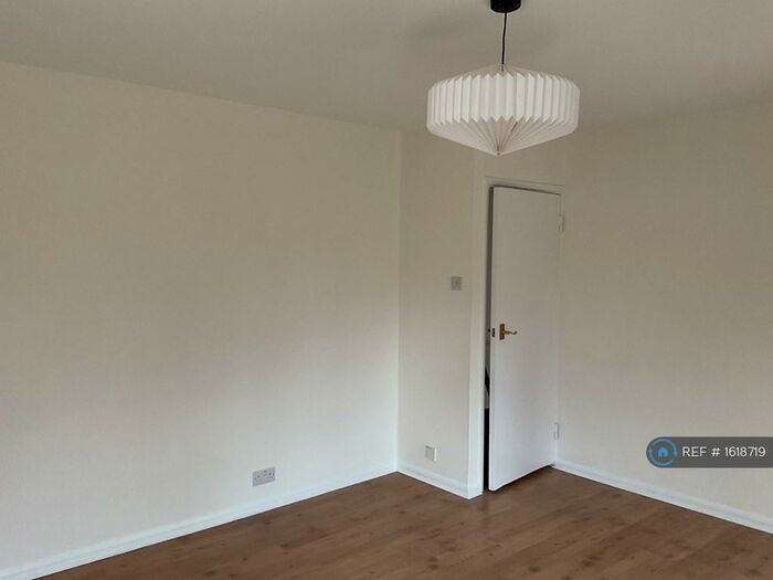 1 Bedroom Flat To Rent In Copers Cope Road, Kent, BR3
